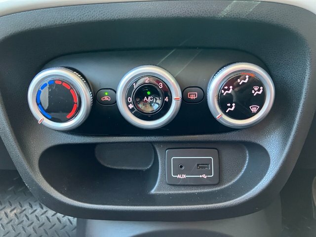 Fiat 500L 1.6 Multijet Lounge Tax- Black #22