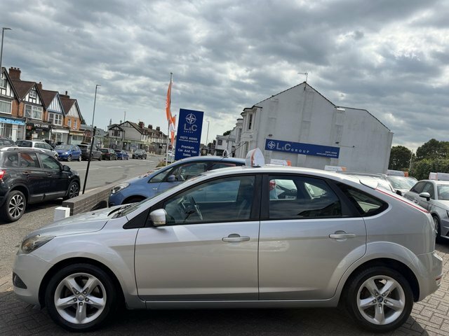 Ford Focus 1.6 Zetec Hatchback 161 G Km 99 Silver #6