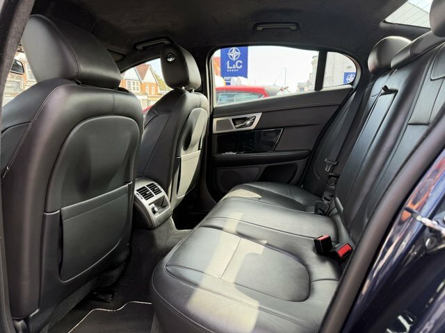 Jaguar XF 2.2D 200 Luxury White #12