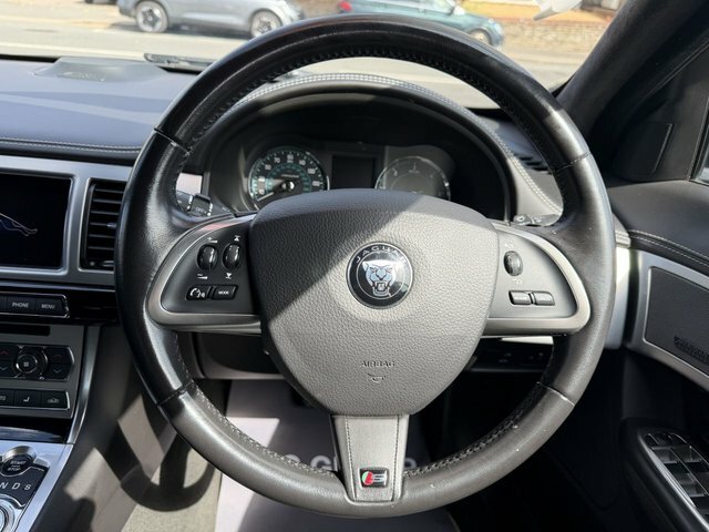Jaguar XF 2.2D 200 Luxury White #27