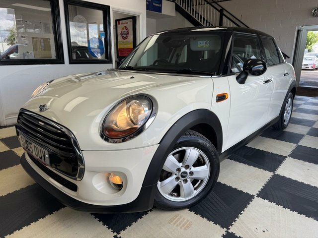Mini Hatch Cooper Hatchback SH65OUY White