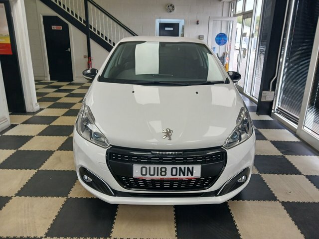 Peugeot 208 Puretech Black Edition Hatchback White #2