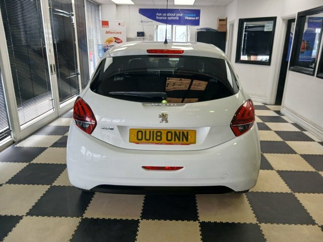 Peugeot 208 Puretech Black Edition Hatchback White #6