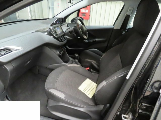 Peugeot 208 Hatchback 1.2 Puretech Allure 2016 Black #2
