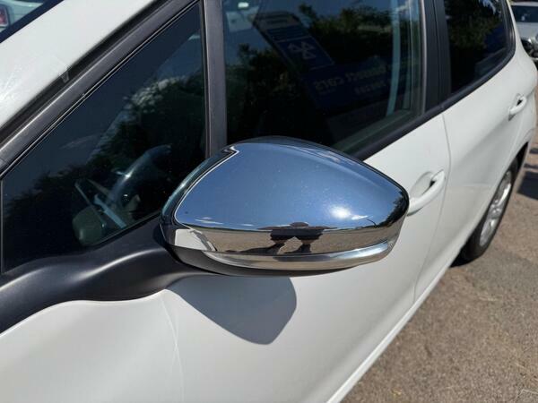 Peugeot 208 Allure 3-Door White #33