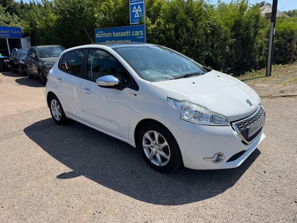 Peugeot 208 Allure 3-Door White #1