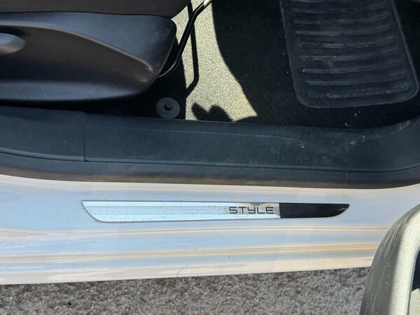 Peugeot 208 Allure 3-Door White #45