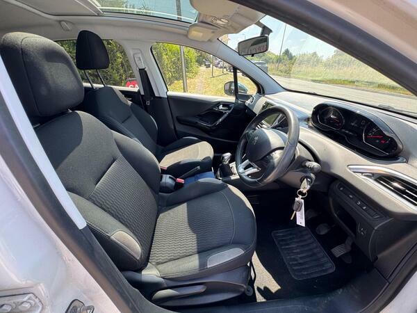Peugeot 208 Allure 3-Door White #14
