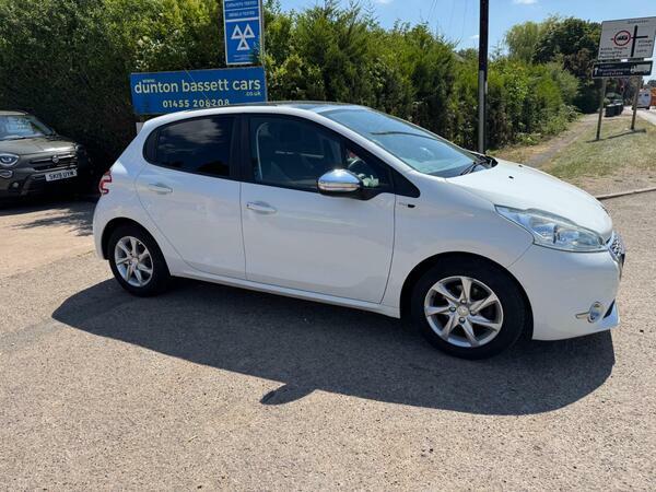 Peugeot 208 Allure 3-Door White #47