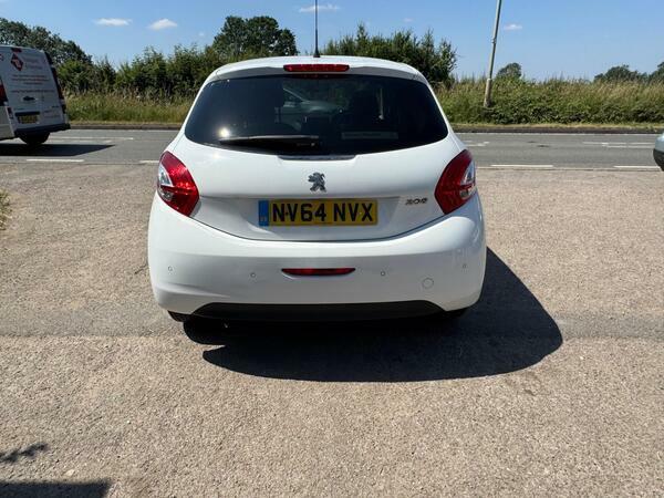 Peugeot 208 Allure 3-Door White #4