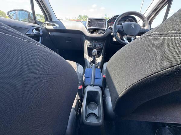 Peugeot 208 Allure 3-Door White #8