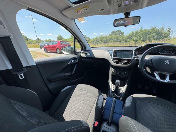 Peugeot 208 Allure 3-Door White #10