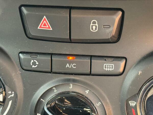 Peugeot 208 Allure 3-Door White #21