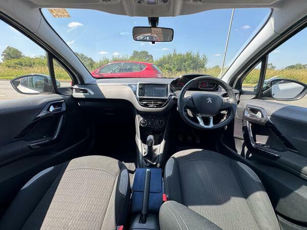Peugeot 208 Allure 3-Door White #11