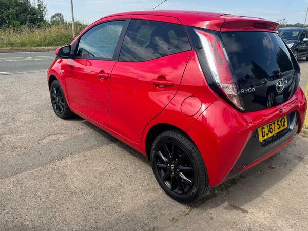 Toyota Aygo 1.0 Vvt-i X-style Euro 6 Red #4