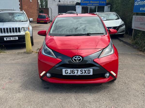 Toyota Aygo 1.0 Vvt-i X-style Euro 6 Red #2