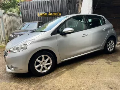 Peugeot 208 1.2 Vti Allure #4