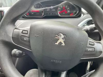 Peugeot 208 1.2 Vti Allure #22