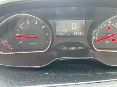 Peugeot 208 1.2 Vti Allure #21