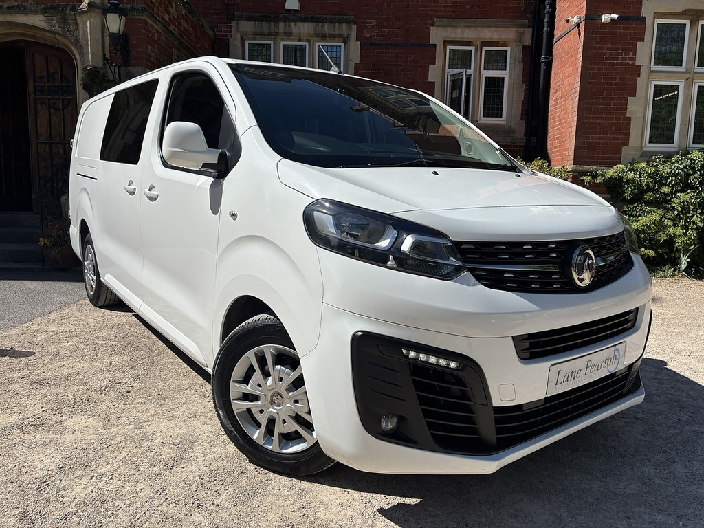 Vauxhall Vivaro 2.0 Turbo D 3100 Sportive Crew Van L1 H1 Euro 6 S White #1