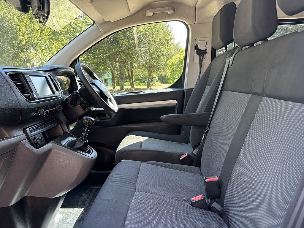 Vauxhall Vivaro 2.0 Turbo D 3100 Sportive Crew Van L1 H1 Euro 6 S White #9