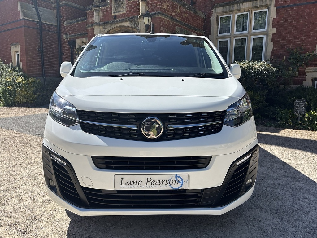 Vauxhall Vivaro 2.0 Turbo D 3100 Sportive Crew Van L1 H1 Euro 6 S White #2