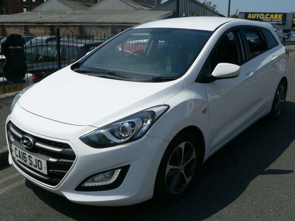 Hyundai I30 1.6 Crdi Blue Drive S Tourer Euro 6 S S White #3