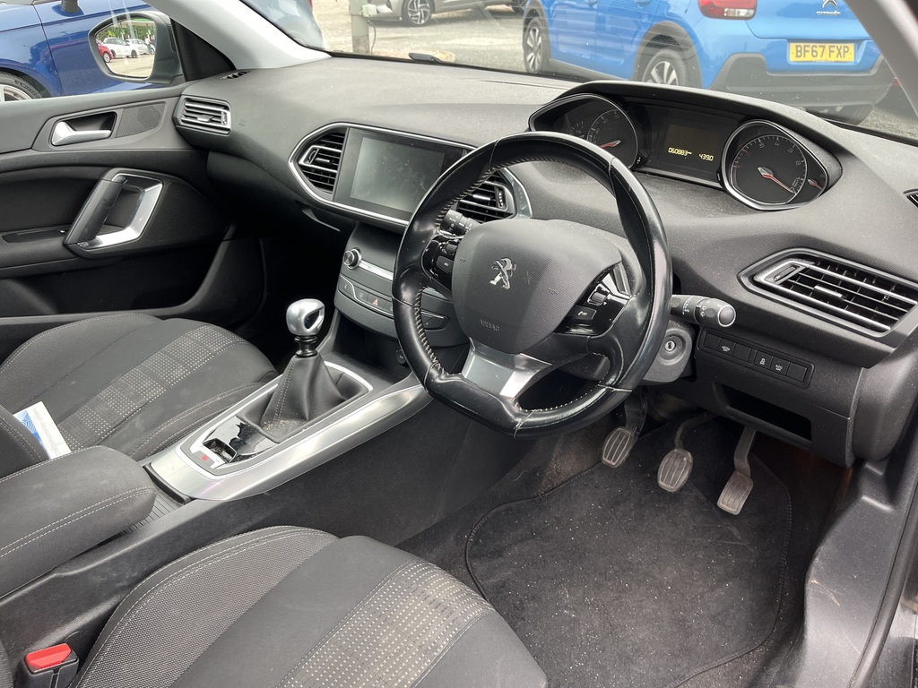 Peugeot 308 1.2 Puretech 130 Allure Black #2