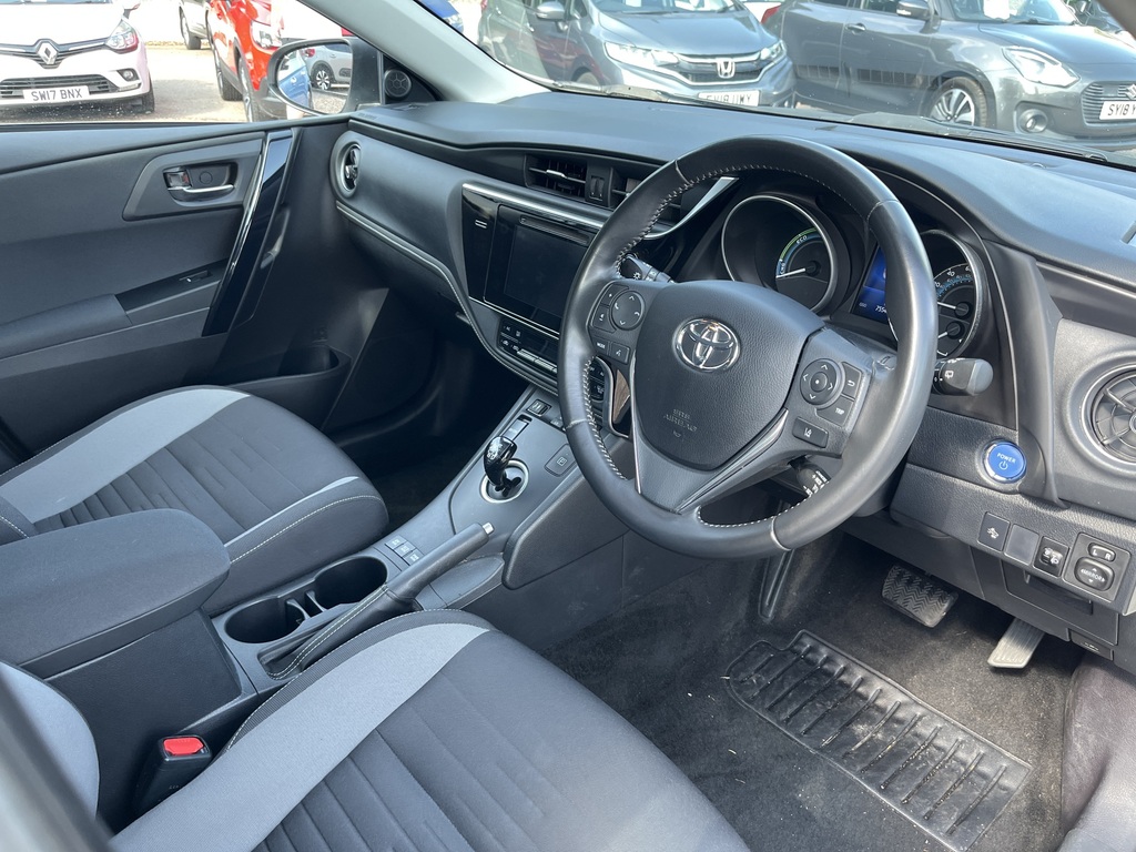 Toyota Auris 1.8 Hybrid Business Edition Tss Cvt White #2