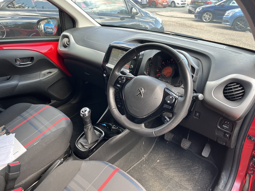 Peugeot 108 1.2 Puretech Allure Red #2