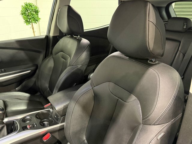 Renault Kadjar 1.3 Tce Iconic Suv Euro 6 Ss White #63
