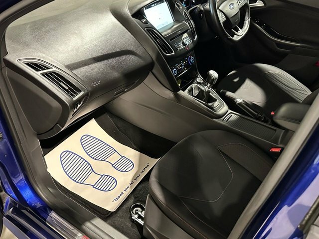 Ford Focus 1.0T Ecoboost St-line Hatchback Blue #2