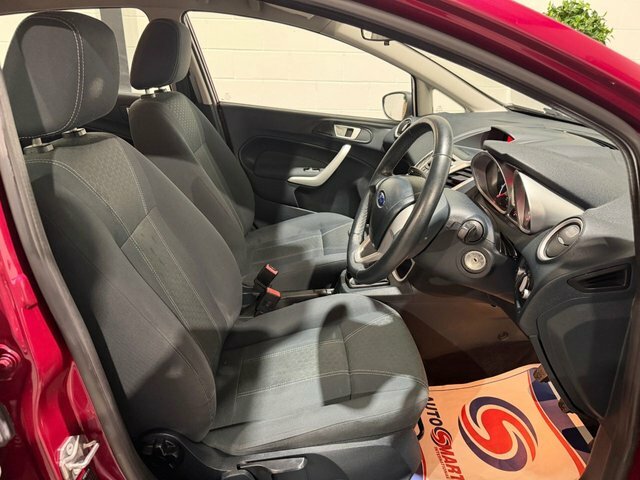 Ford Fiesta 1.25 Zetec Hatchback 129 G Km 8 Red #3
