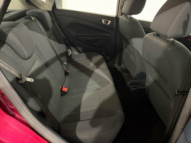 Ford Fiesta 1.25 Zetec Hatchback 129 G Km 8 Red #4