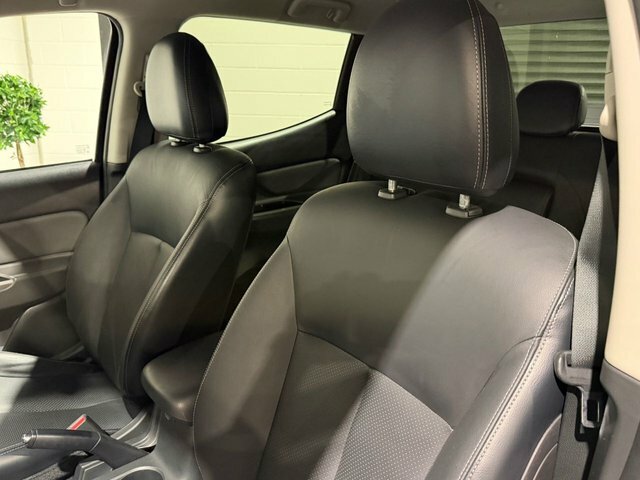 Mitsubishi L200 Pickup White #45