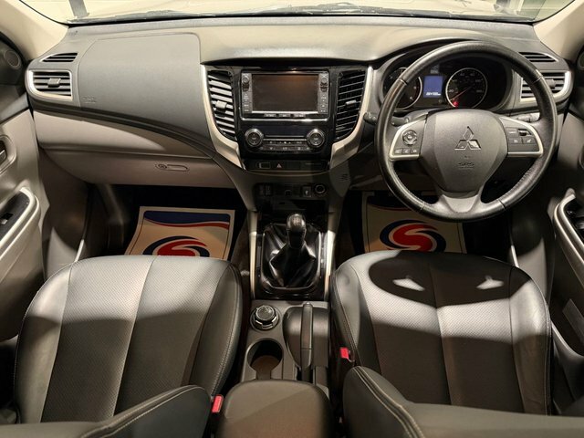 Mitsubishi L200 Pickup White #16