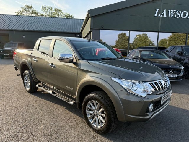 Mitsubishi L200 Pickup White #47