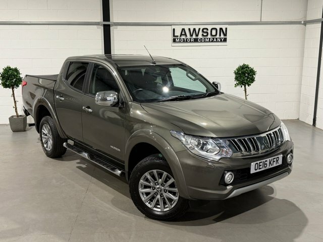 Mitsubishi L200 Pickup White #13