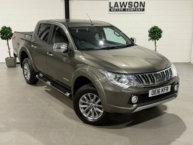 Mitsubishi L200 Pickup White #64