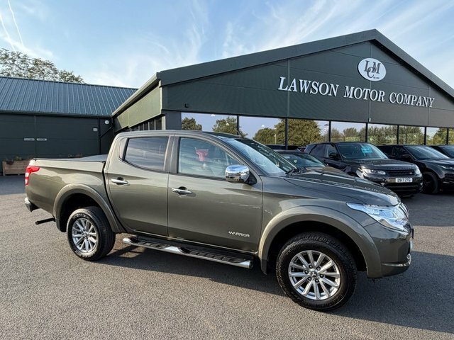 Mitsubishi L200 Pickup White #48