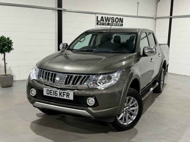 Mitsubishi L200 Pickup White #52