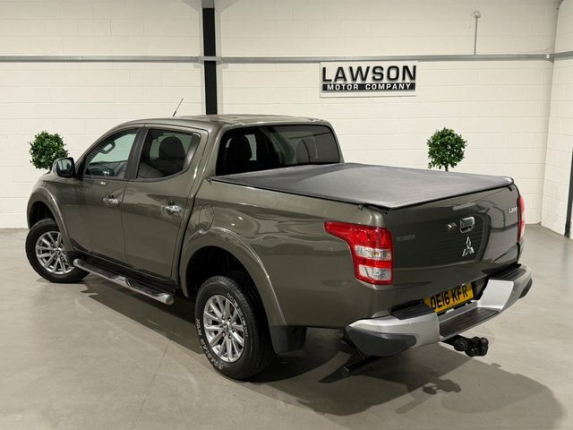 Mitsubishi L200 Pickup White #15