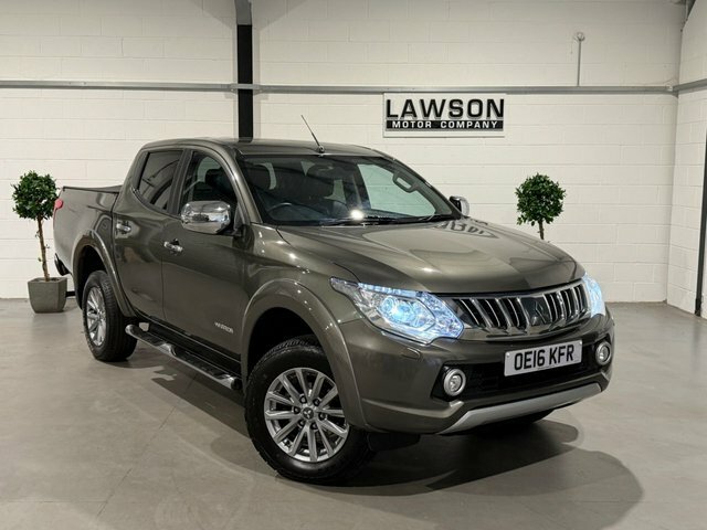 Mitsubishi L200 Pickup White #61