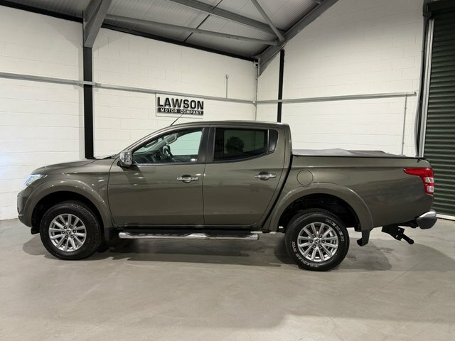 Mitsubishi L200 Pickup White #36