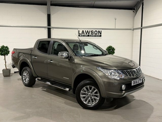 Mitsubishi L200 Pickup White #63