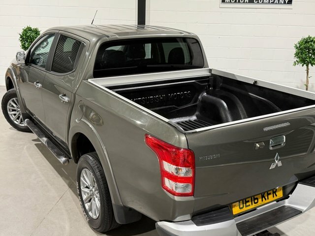 Mitsubishi L200 Pickup White #34