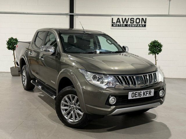 Mitsubishi L200 Pickup White #62