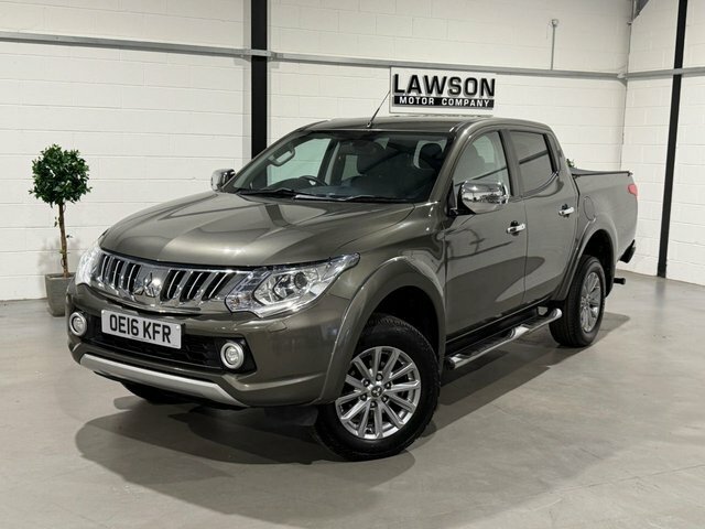 Mitsubishi L200 Pickup White #51