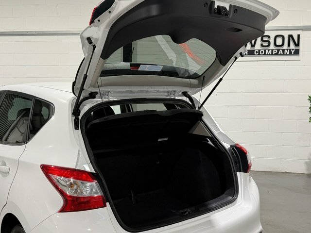 Nissan Pulsar Acenta Dig-t White #33