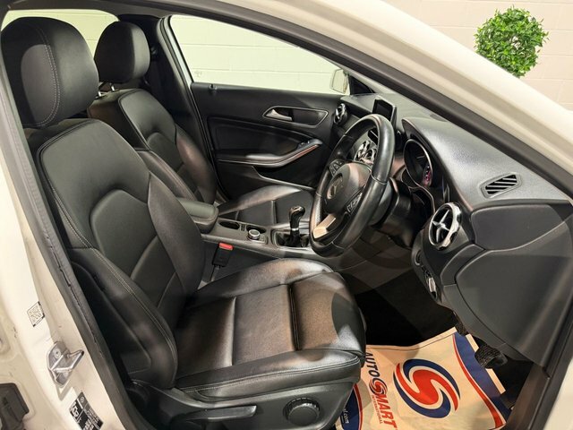Mercedes-Benz GLA Class 1.6 Gla200 Se Suv Euro 6 S S White #2